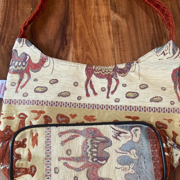 KAPTEKS Unique Camel Tapestry Bag. - Picture 5 of 7